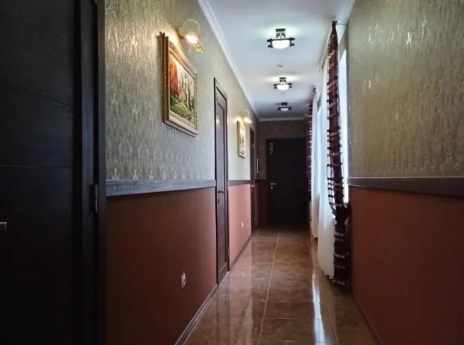 славутич 酒店 *