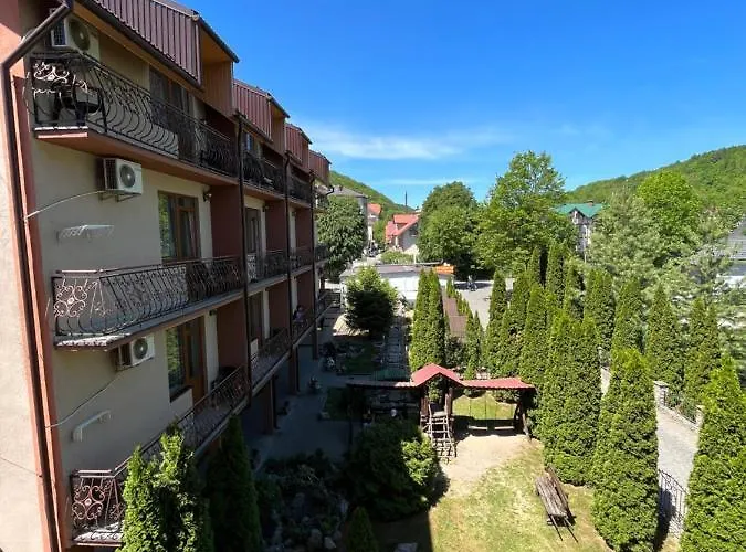 славутич 酒店 *