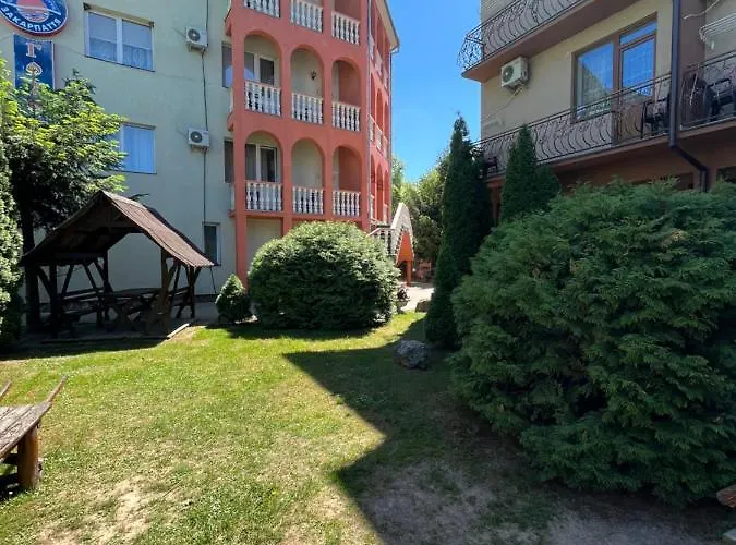 славутич 酒店 波利亚纳