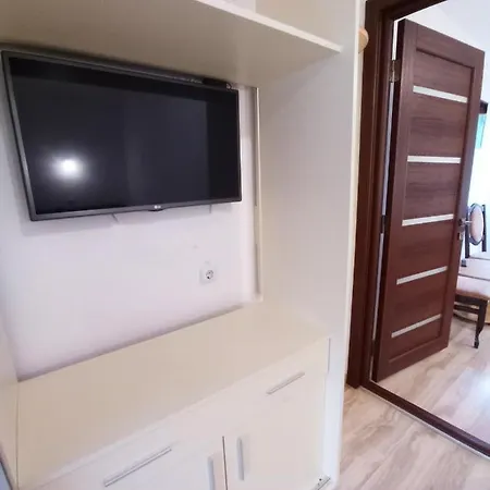 славутич Otel Polyana (Transcarpathia)